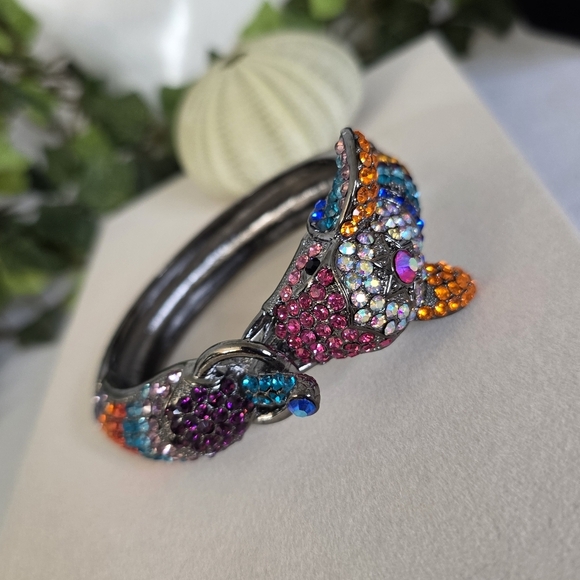 Vintage Crystal Elephant Clamper / Hinge Bracelet - Picture 1 of 13